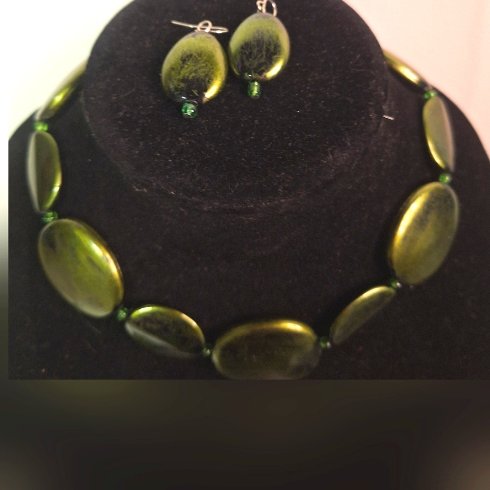 Green Contemporary Coaker W/Pierced Earring To Match Vintage